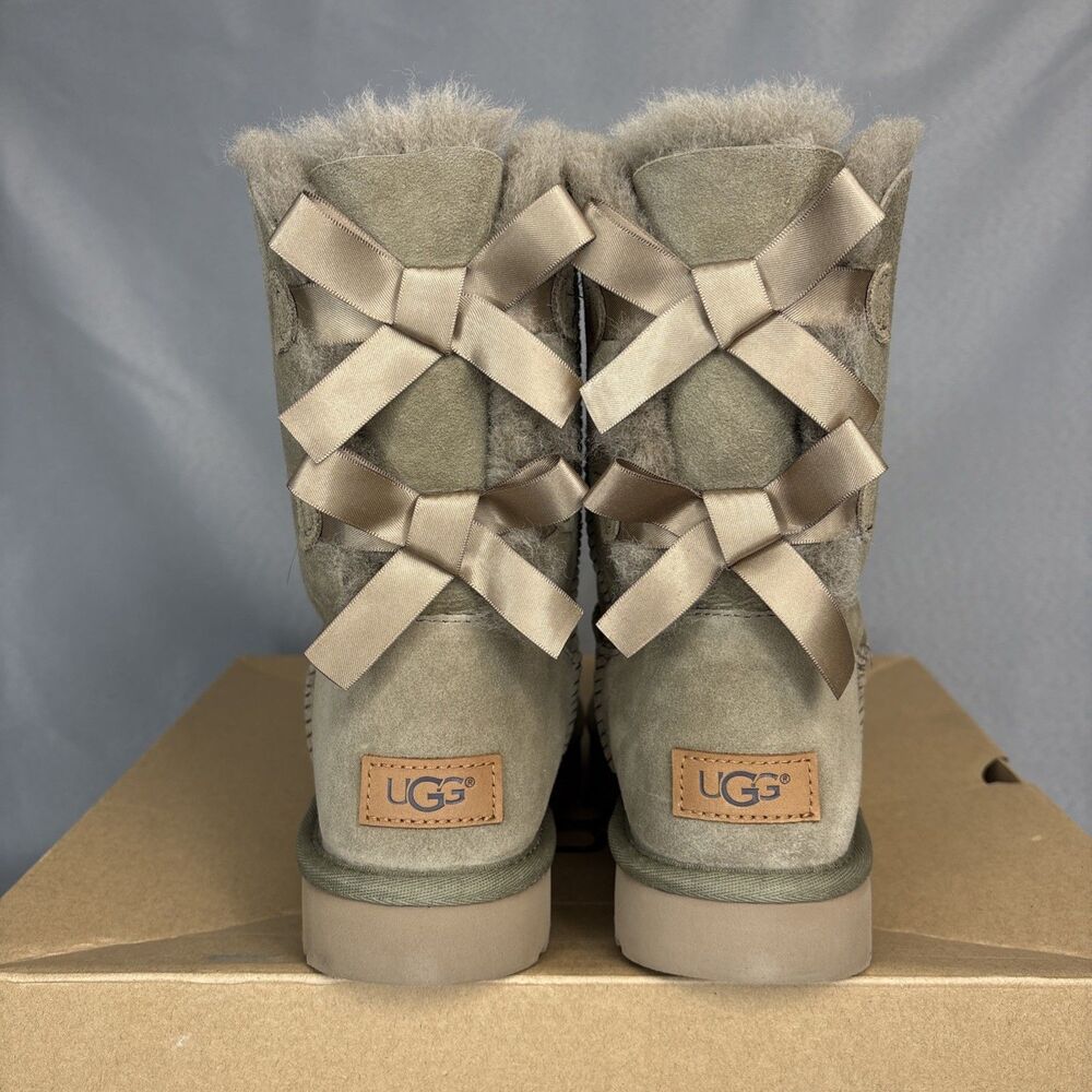 Womens UGG Boots Sz 9 Bailey Bow  Short ALP Antelope Green Suede Boho Festival - Picture 2 of 16